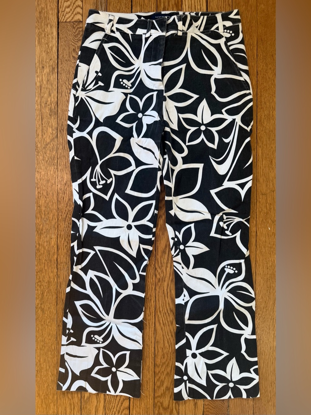 Tailor New York Black & White Floral Cropped Pants - Size 2